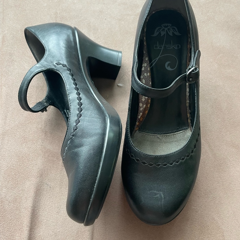 Dansko black leather shoes, 3-inch heel, size 40, worn 1-2 times